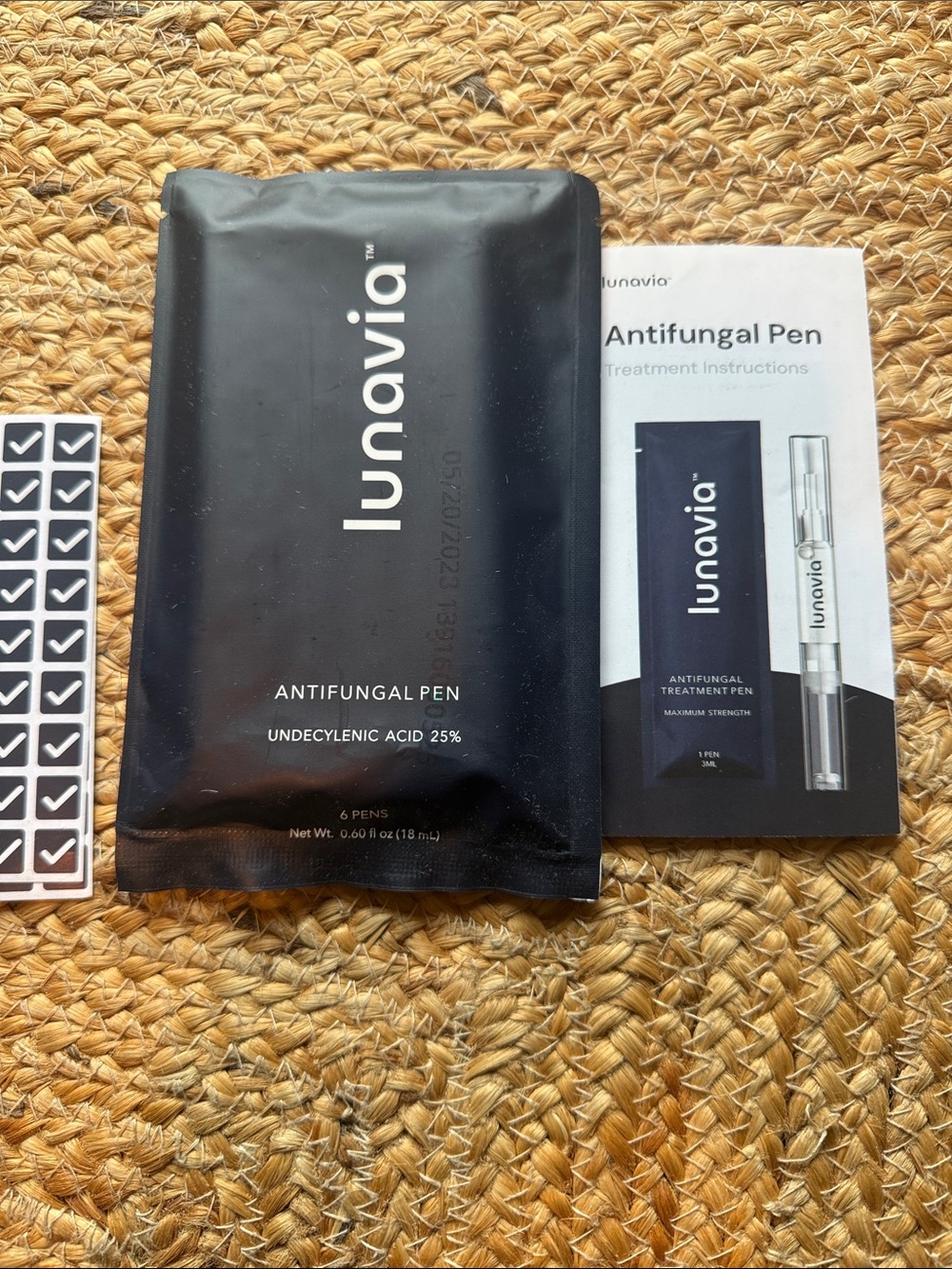 NWT Avia Lunavia Antifungal Pen Kit – Black & White